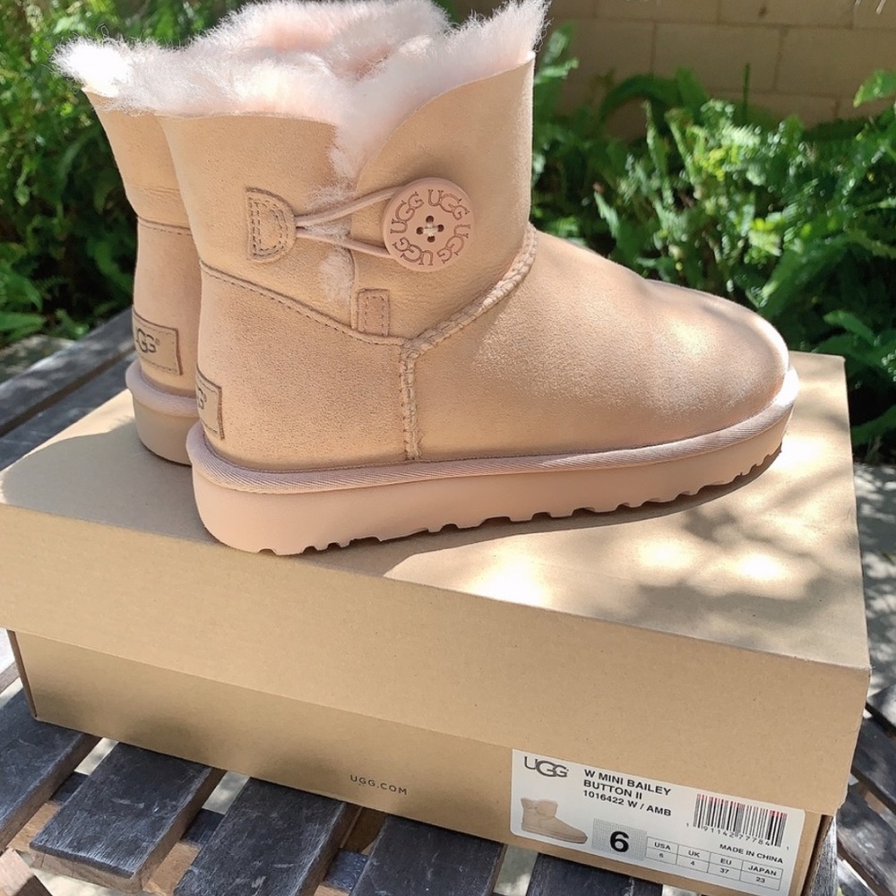 🤍🧸RESERVED: Rare New Cuddly Amberlight Uggs🤍🧸